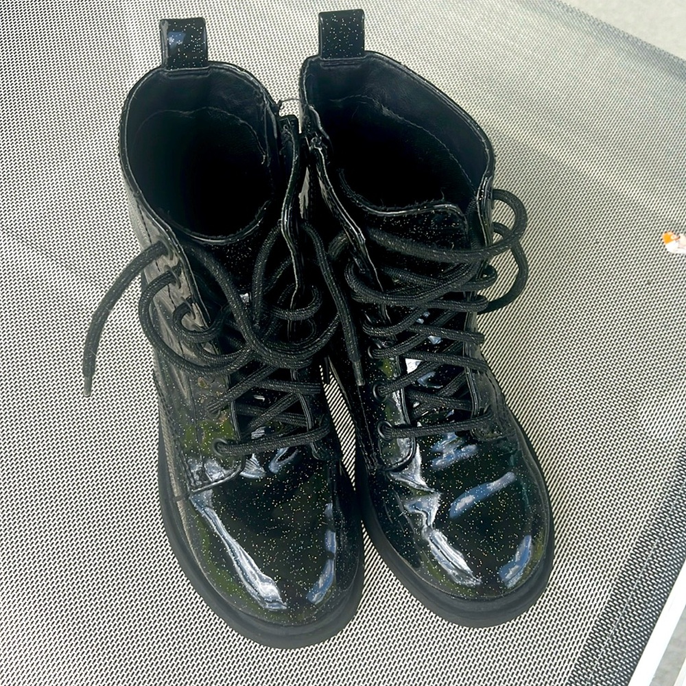 PRE-OWNED. Wonder Nation Little & Big Girl Patent Lace-up Fashion Boot